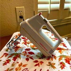 Vintage 4 Speed Handheld Hardwired Sunbeam Mixer